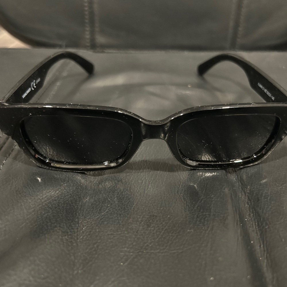 Chic Black Rectangular Sunglasses - image 2